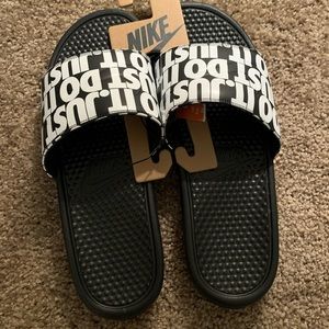 Men’s Nike Slip on Shoes Slippers Brand New